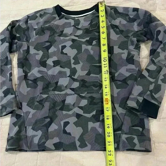 Boys Nike digital camo gray nike crewneck size large - Picture 6 of 8